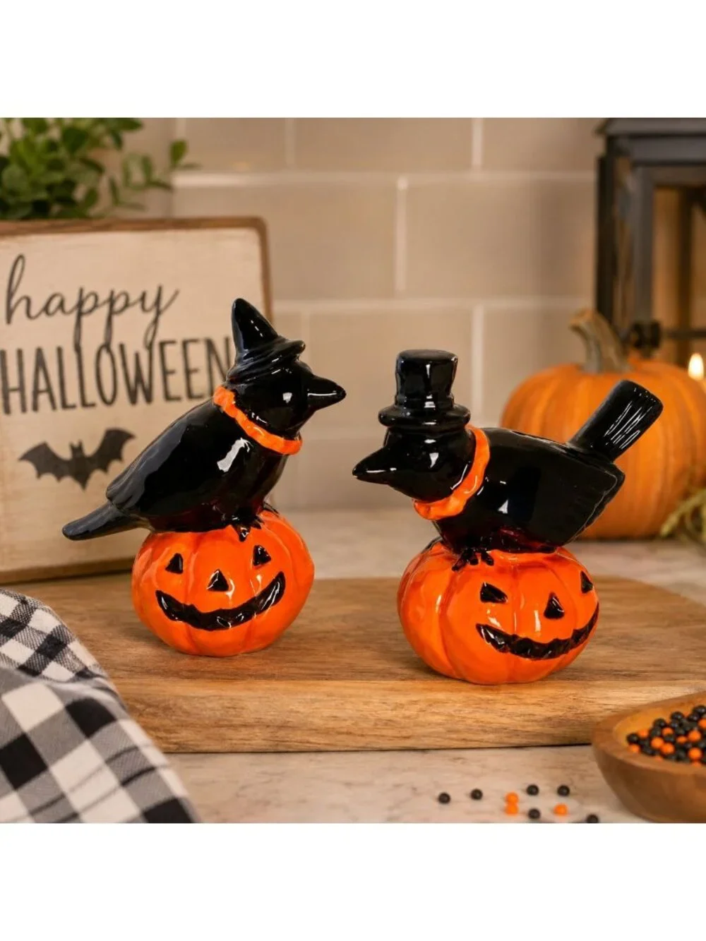 Halloween Black Crows on Jack -o'-lantern Pumpkin Salt & Pepper Shakers Ceramic